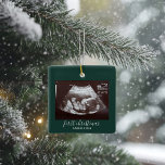 Eerste Kerstmis Zwangerschap Echografie Scan Aange Keramisch Ornament<br><div class="desc">Het is altijd een goed moment om dit spannende nieuws te delen met je naaste en dierbaarste. Perfect kerstcadeau idee voor de oma de rest van de familie met een echo foto ornament. Voeg eenvoudig de baby-scanfoto en een naam toe door op de knop "Personaliseren" te klikken. Pas deze unieke...</div>
