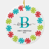 Eerste kerstmonogram Baby Naam Kerstmis Wreater Keramisch Ornament (Achterkant)
