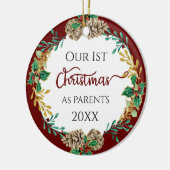 Eerste kerstouders Holly Pine Cone Leaf Foto Keramisch Ornament (Links)