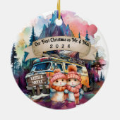 Eerste Kerstpaar RV Camping Pas getrouwd Keramisch Ornament (Achterkant)