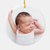 Eerste kerstscriptie babyfoto sagegroen keramisch ornament (Achterkant)