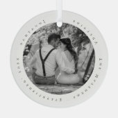 Eerste kersttrouwdag Datum van Pas getrouwd vastge Glas Ornament (Achterkant)