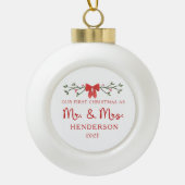 Eerste Kerstvakantie Mr & Mrs Custom Pas getrouwd  Keramische Bal Ornament (Voorkant)