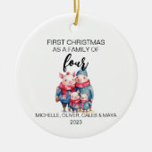 Eerste Kerstvarken Familie van Vier Keramisch Ornament (Voorkant)
