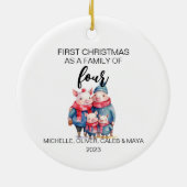 Eerste Kerstvarken Familie van Vier Keramisch Ornament (Achterkant)