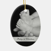 Eerste kerstversiering voor zwarte en witte baby's keramisch ornament (Achterkant)