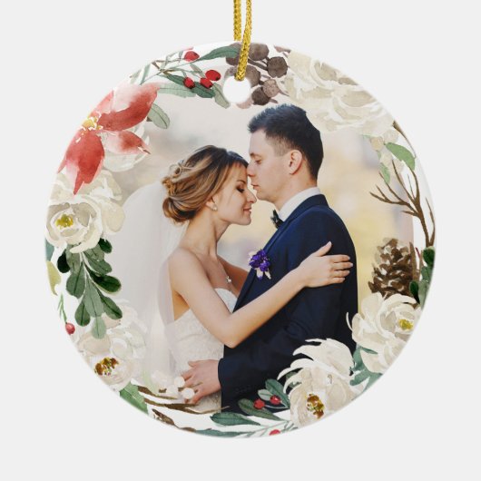 Eerste kerstwinter Floral Wreatfoto op Ivory Keramisch Ornament (Voorkant)