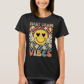 Eerste klas Vibes 1e klas Retro Docent 1e dag T-shirt (Voorkant)