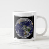 Eerste lentedag op het noordelijk halfrond. grote koffiekop (Rechts)