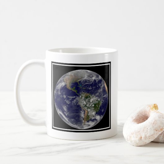 Eerste lentedag op het noordelijk halfrond. koffiemok (Met donut)