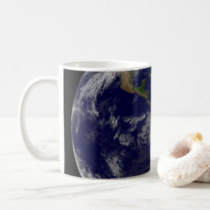 Eerste lentedag op het noordelijk halfrond. koffiemok