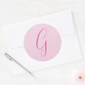 Eerste letter monogram licht roze gewoon chic ronde sticker (Envelop)