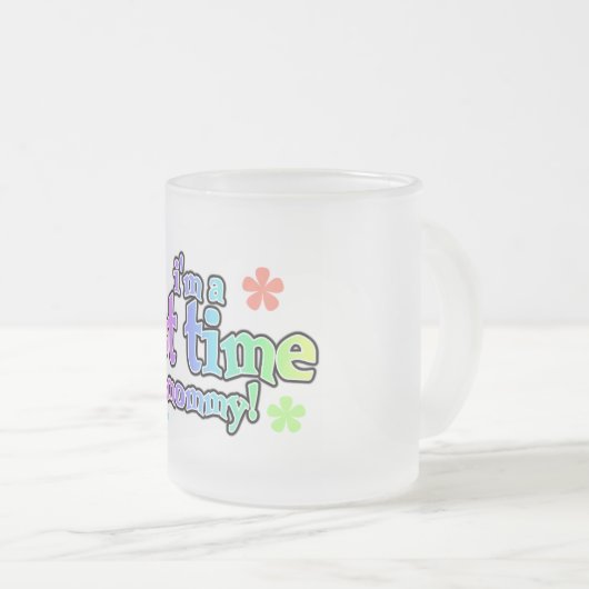 Eerste maal mammie-regenboogT-shirts en schenkinge Matglas Koffiemok (Voorkant rechts)