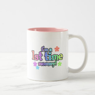 Eerste maal mammie-regenboogT-shirts en schenkinge Tweekleurige Koffiemok