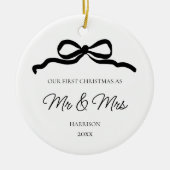 Eerste minimalistische Pas getrouwd Mr en Mrs. Keramisch Ornament (Voorkant)
