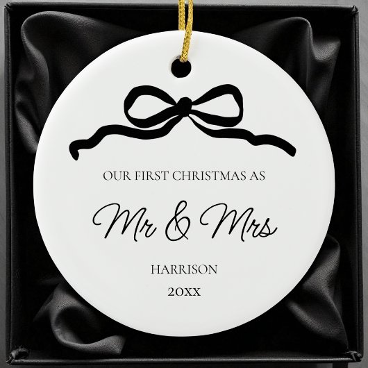 Eerste minimalistische Pas getrouwd Mr en Mrs. Keramisch Ornament