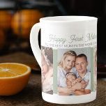 Eerste Moederdag Beste Mum 4 Foto Sage Groen Porselein Kop<br><div class="desc">Zeg Happy First Moederdag tegen de beste mama ter wereld met deze gepersonaliseerde foto-mok. De fotosjabloon is ingesteld voor u om 4 van uw favoriete foto's toe te voegen. U kunt ook uw aangepaste bericht en het jaar toevoegen en de gelegenheid bewerken als u dat wilt. De formulering luidt momenteel...</div>