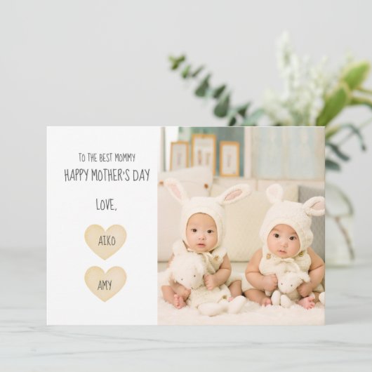 Eerste Moederdag Twins Photo Holiday Kaart (Staand voorkant)