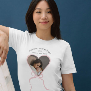 Eerste moedersdag aangepaste liefdesvorm en strik t-shirt