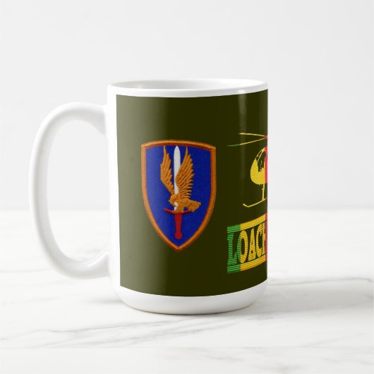 Eerste Mok Luchtvaartbrigade OH-6 Hoofdbemanning (Links)