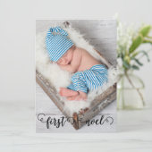 Eerste Noel Baby kerst Label rustieke fotokaart Feestdagenkaart (Staand voorkant)