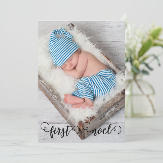 Eerste Noel Baby kerst Label rustieke fotokaart Feestdagenkaart (Staand voorkant)