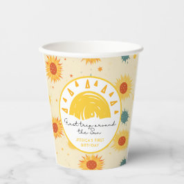 Eerste reis rond de zon op de eerste verjaardag papieren bekers