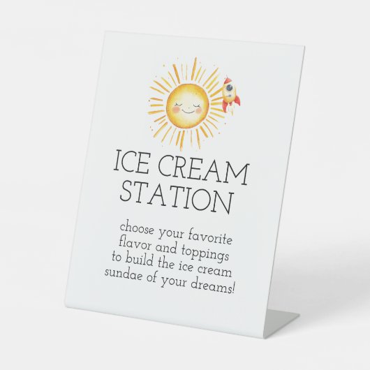 Eerste reis rond de zon reclamebord met voetstuk (Voorkant)