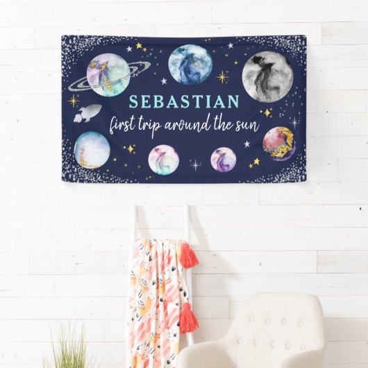 Eerste reis rond de zon tijdens de zomerdag spandoek (Insitu)