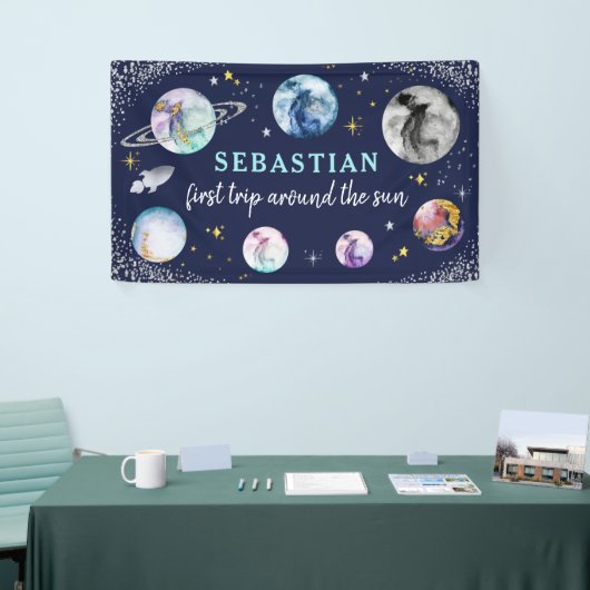 Eerste reis rond de zon tijdens de zomerdag spandoek (Beurs)