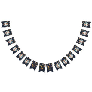 Eerste reis rond de zondag die vlaggen bundelt vlaggetjes