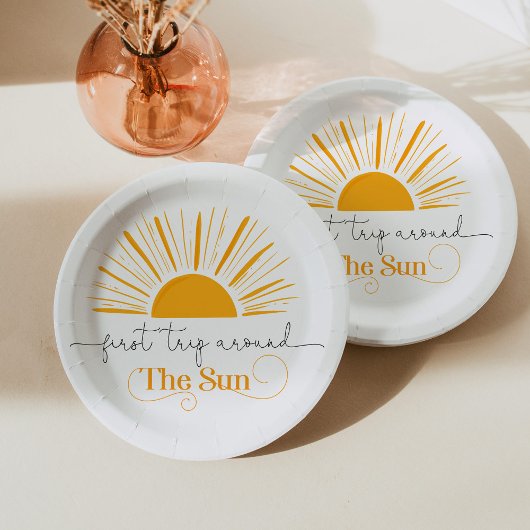 Eerste reis rond het zondag-verjaardagsfeest papieren bordje