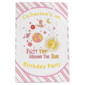 Eerste reis rond het Zonnemeisje 1e. verjaardagsfe Medium Cadeauzakje (Voorkant)