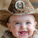 Eerste Rodeo Cowboy Western Boy 1st Birthday Party Ronde Button 5,7 Cm<br><div class="desc">Het is je kleine eerste Rodeo en we weten dat je zo opgewonden bent! Viel de kleine cowboy in de rotsachtige poke stijl van de westerne koe met dit jongetje van de Eerste Dag van de Partij van de Verjaardag. Hij is voorzien van een waterverf zandbasis met daarop aangebrachte cactussen,...</div>