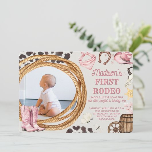 Eerste Rodeo Meisje Roze Western Verjaardagsfeestf Kaart (Staand voorkant)