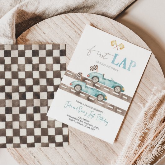 Eerste ronde race auto tweeling verjaardag uitnodi kaart