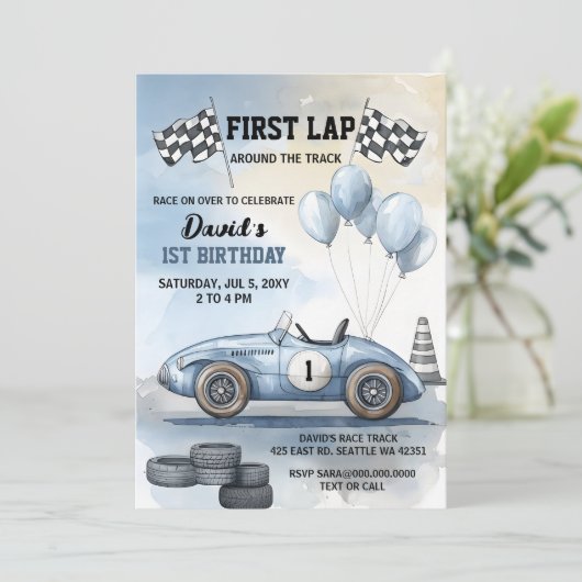 Eerste ronde rond de blauwe raceauto van de baan V Kaart (Staand voorkant)