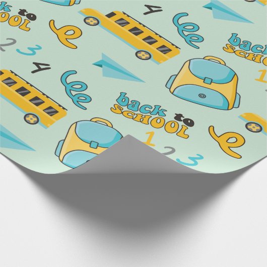 Eerste schooldag: naadloos verpakken van papieren  cadeaupapier (Hoek)