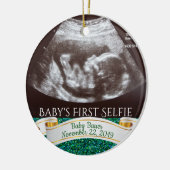 Eerste Selfie voor baby (groene achtergrond) Keramisch Ornament (Links)