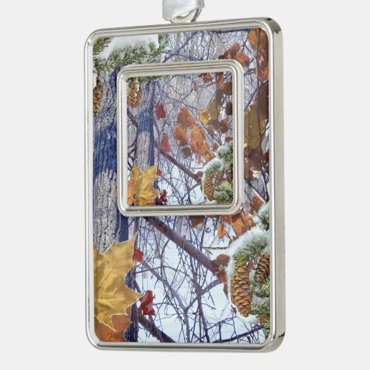Eerste sneeuwwinterscène Camouflage schilderen Verzilverd Omlijst Ornament (Links)