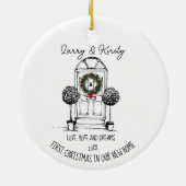 Eerste thuisnamen bewerkbare berichten Kerstmis Or Keramisch Ornament (Achterkant)