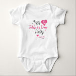 Eerste Vaderdag Gift Pink Baby Girl Dochter Romper<br><div class="desc">Eerste Vaderdag Gift Pink Baby Girl Daughter Baby Bodysuit Dit baby lichaamspak is het liefste,  meest doordachte en schattige geschenk voor elke nieuwe vader op hun eerste Vaderdag van een dochter!</div>