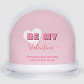 Eerste Valentijnsdag Modern Roze en Wit Hart Sneeuwbol (Voorkant)