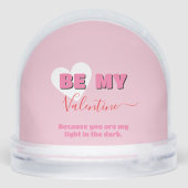 Eerste Valentijnsdag Modern Roze en Wit Hart Sneeuwbol (Achterkant)