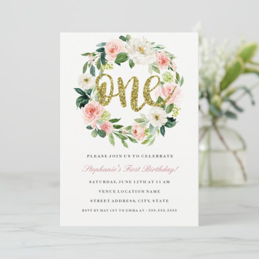 Eerste Verjaardag Blush Gold Bloemen Krans Uitnodi Kaart (Staand voorkant)