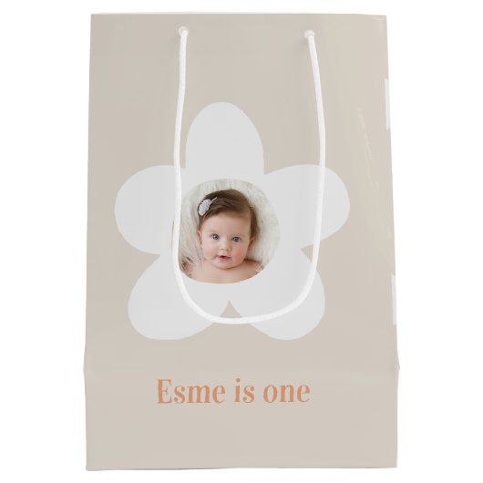 Eerste verjaardag: daisy boho retro terracotta nat medium cadeauzakje (Achterkant)