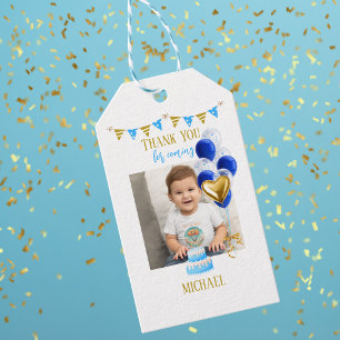 Eerste verjaardag foto jongen blauwe gouden ballon cadeaulabel