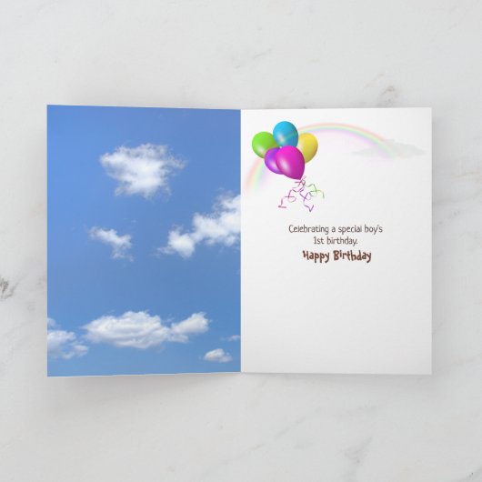 Eerste verjaardag giraffe in gras kaart (Binnen)