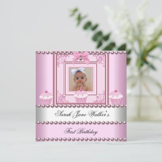 Eerste verjaardag Girl Pink Cupcakes White Pearl B Kaart (Staand voorkant)