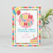 Eerste verjaardag leuk om een feestuitnodiging Bab Kaart (Staand voorkant)